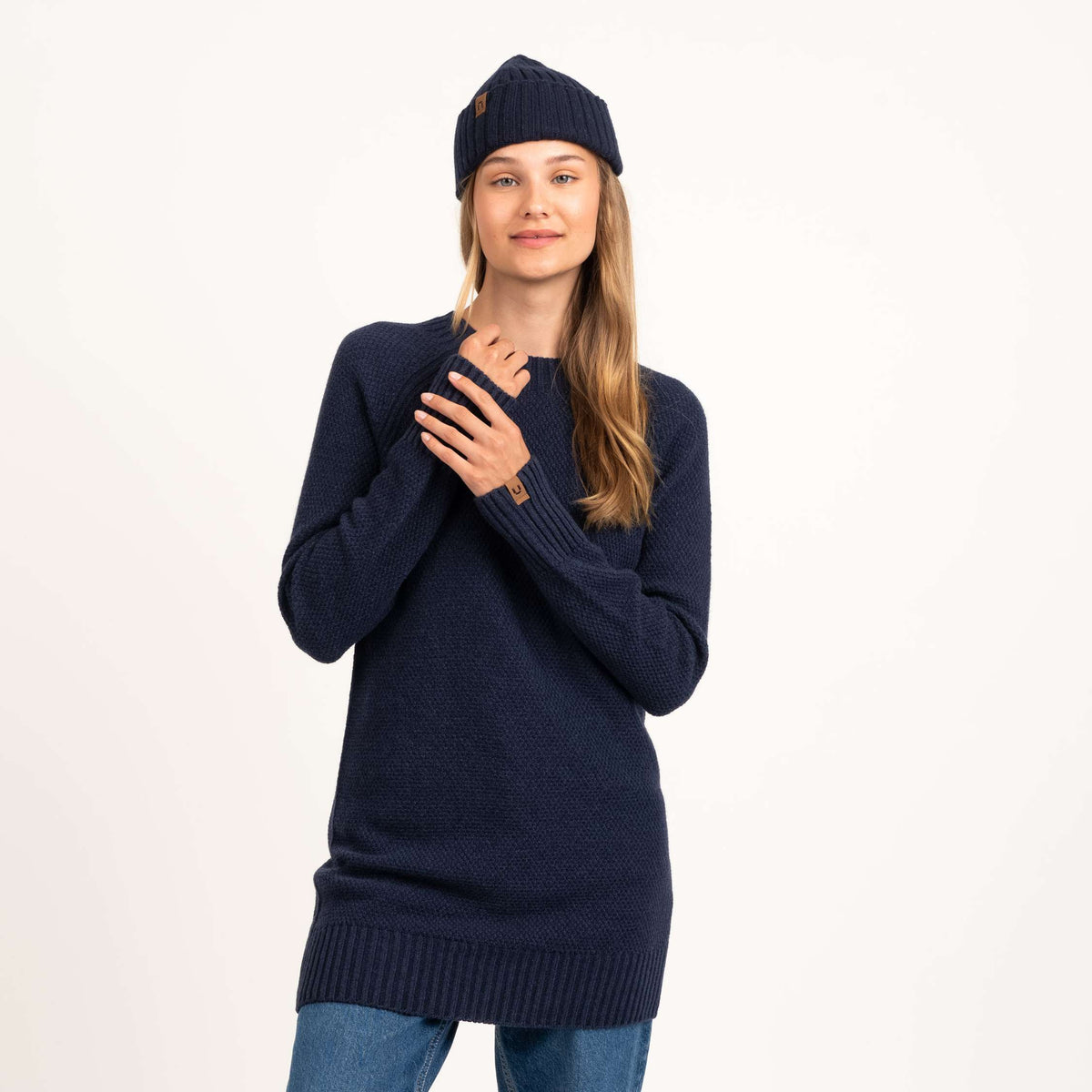North Outdoor Merino svetr Pihla Dámské v barvě indigově modrá, bez mulesingu merino vlna. Vyrobeno ve Finsku. - Modelka je vysoká 175 cm a má velikost S