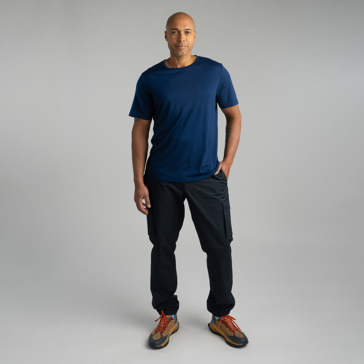 North Outdoor Liam men's merino t-shirt in dark blueberry, mulesing-free merino wool. Designed in Finland - Model is 187 cm and wears size XL