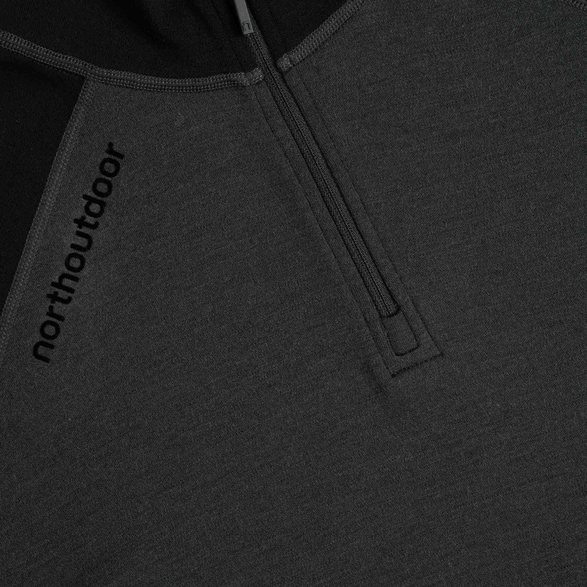North Outdoor Arctic 260 miesten välikerroksen merino vetoketjupoolo Terrain värissä graniitinharmaa, mulesing-vapaa merinovilla. Suunniteltu Suomessa. Täydellinen tekniseen kerrospukeutumiseen. - 