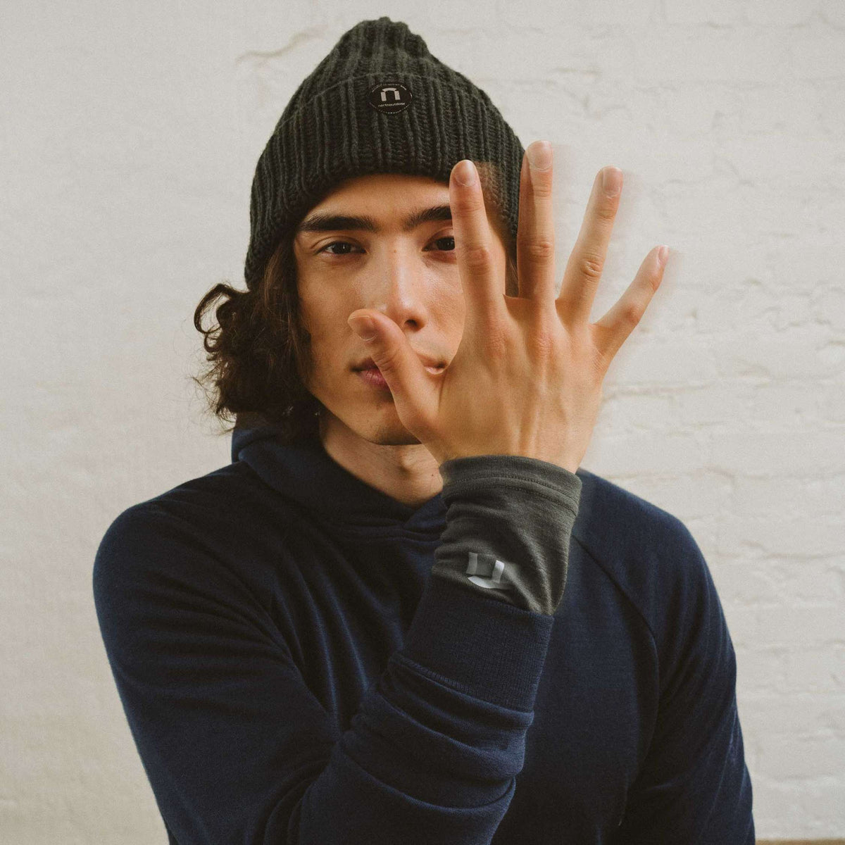 North Outdoor All day 260 Men's merino hoodie in indigo blue, mulesing-free merino wool. Designed in Finland. - The model is 185 cm and wears size L