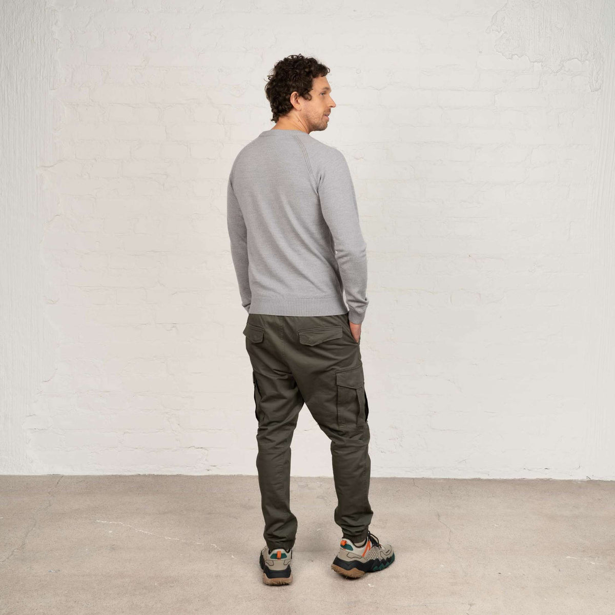 North Outdoor Maglione in maglia di merino Hohka da uomo nel colore grigio chiaro, mulesing-free Lana merino. Prodotto in Finlandia. - Il modello è alto 191 cm e indossa la taglia XL