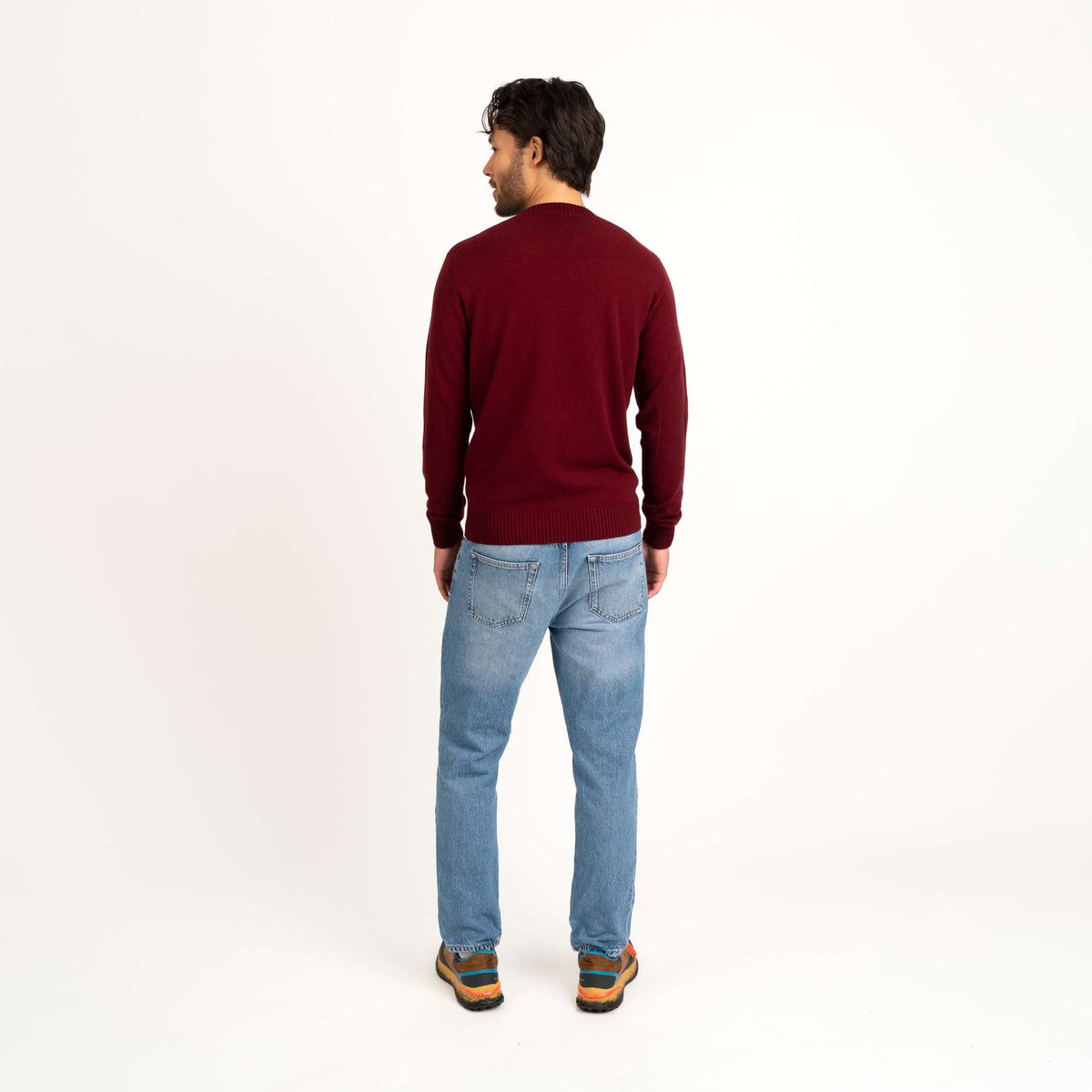 North Outdoor Maglione in maglia di merino Kuru da uomo nel colore mirtillo rosso, mulesing-free Lana merino. Prodotto in Finlandia. - Il modello è alto 187 cm e indossa la taglia L