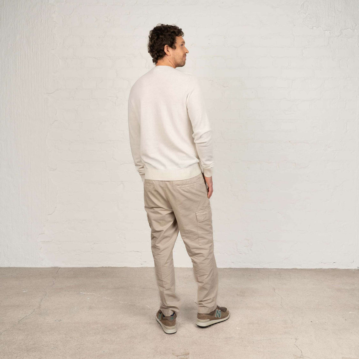 North Outdoor Kuru men's merino knit sweater in snow white mulesing-free merino wool. Made in Finland. - Model is 191 cm and wears size XL