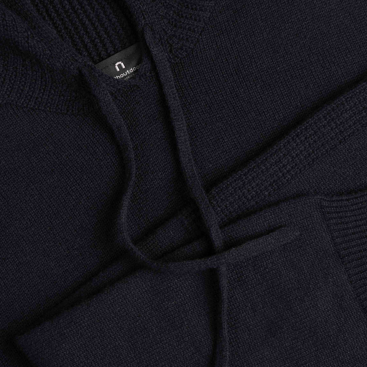 North Outdoor Felpa con cappuccio in maglia di merino Koski da uomo nel colore nero carbone, Lana merino mulesing-free. Prodotta in Finlandia. - 