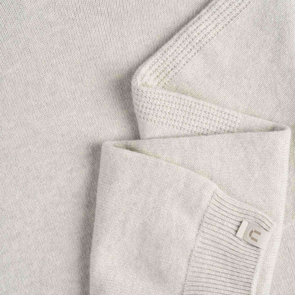 North Outdoor Koski merino stickad huvtröja för herr i gröt-grå mulesing-fri merinoull. Tillverkad i Finland. - 