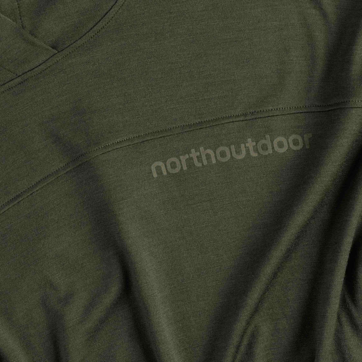 North Outdoor All day 150 Herren Merino-Hoodie Jay in der Farbe Brennnessel, Mulesing-frei Merinowolle. In Finnland entworfen. - 