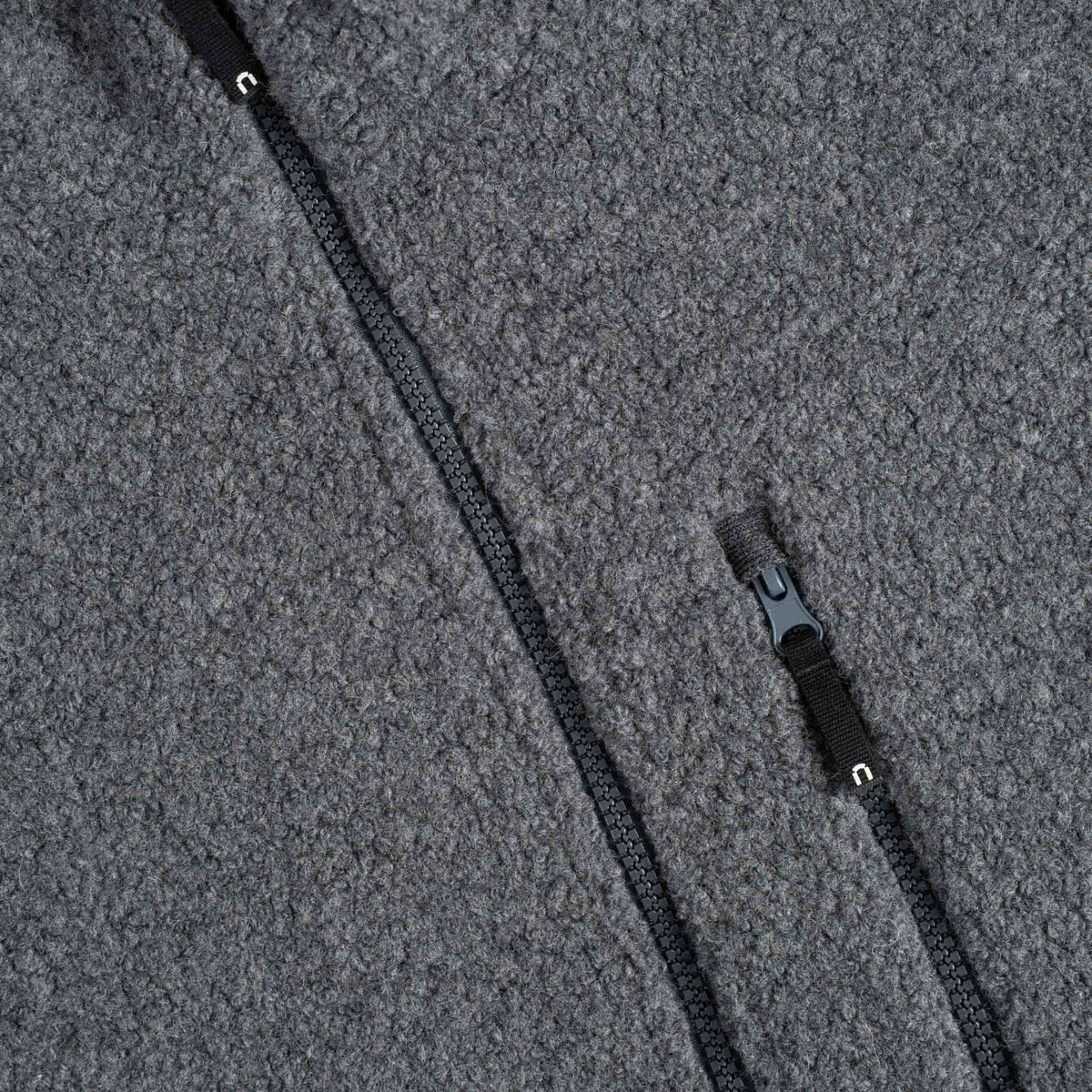 North Outdoor Ares villafleece takki M värissä tummanharmaa. Suunniteltu Suomessa. - 