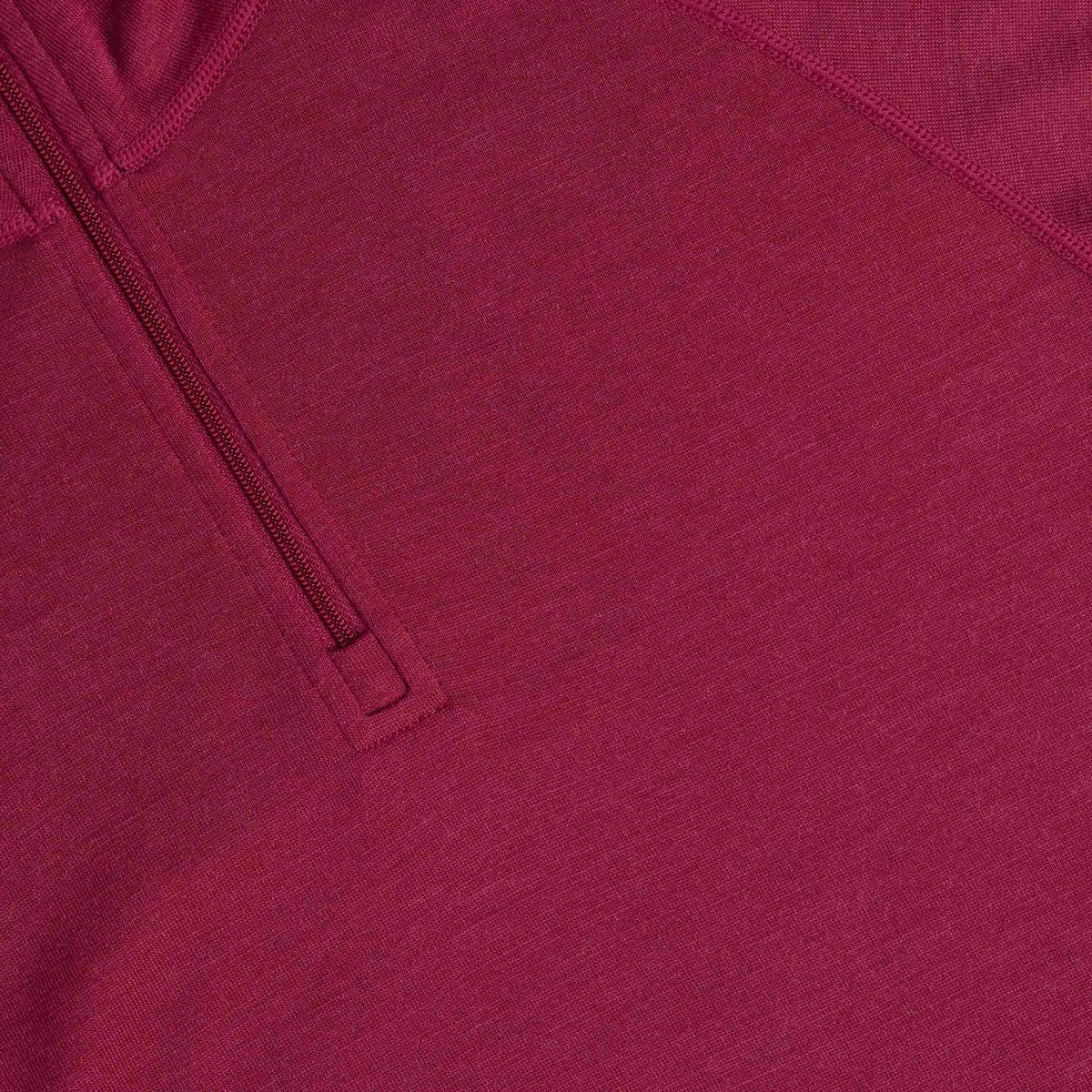 North Outdoor Maglia intima in merino Sensitive 225 da donna con collo alto e zip, nel colore rubino, senza mulesing Lana merino. Progettata in Finlandia. Perfetta per il layering tecnico. - 