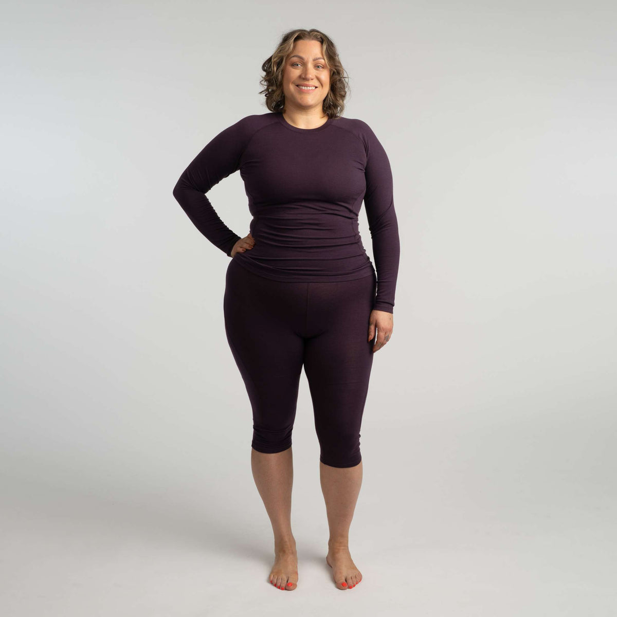 North Outdoor Motion 150 women's merino base layer shirt in aubergine, mulesing-free merino wool. Designed in Finland. - Model is 178 cm and wears size XL