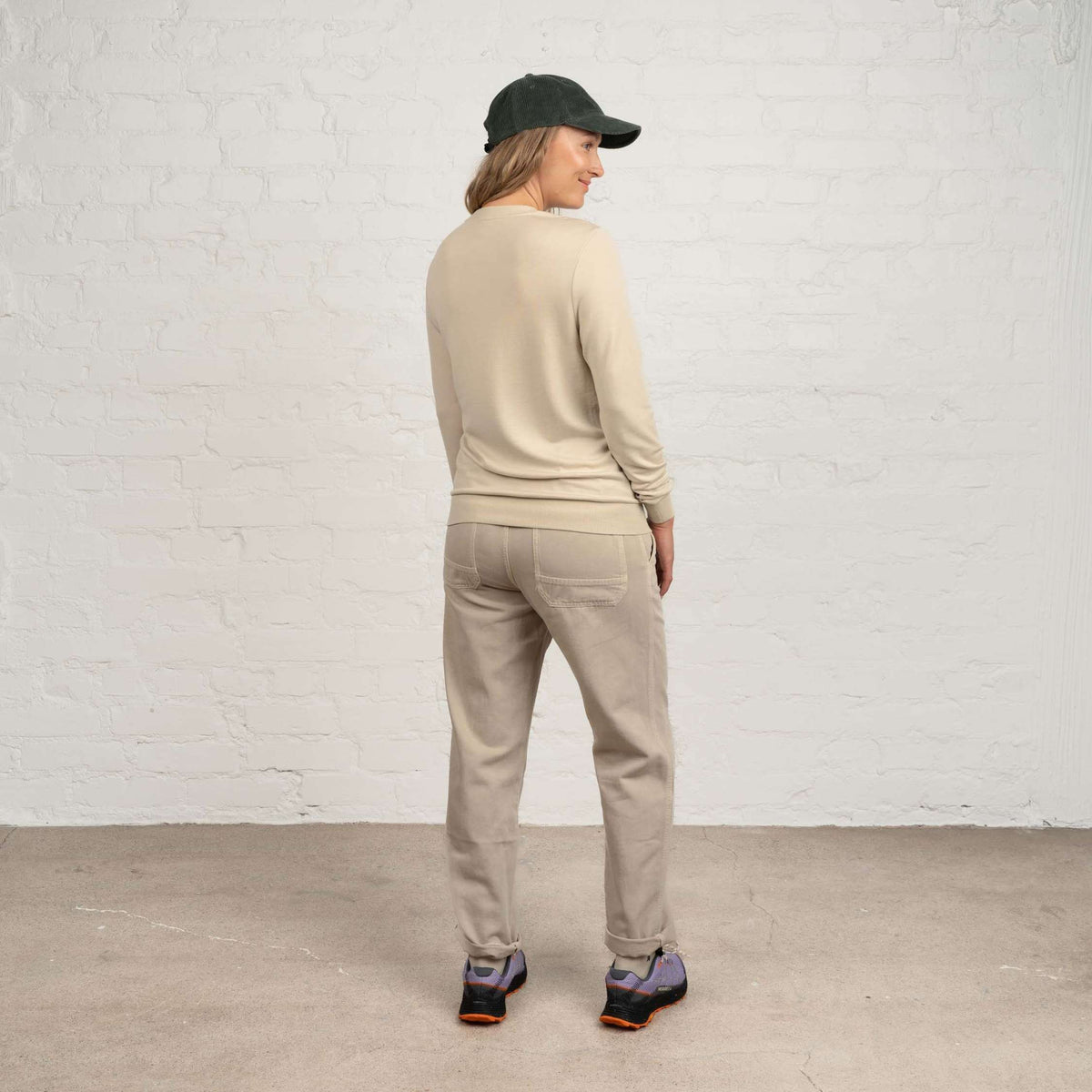 Modellen är 174 cm lång och bär storlek S