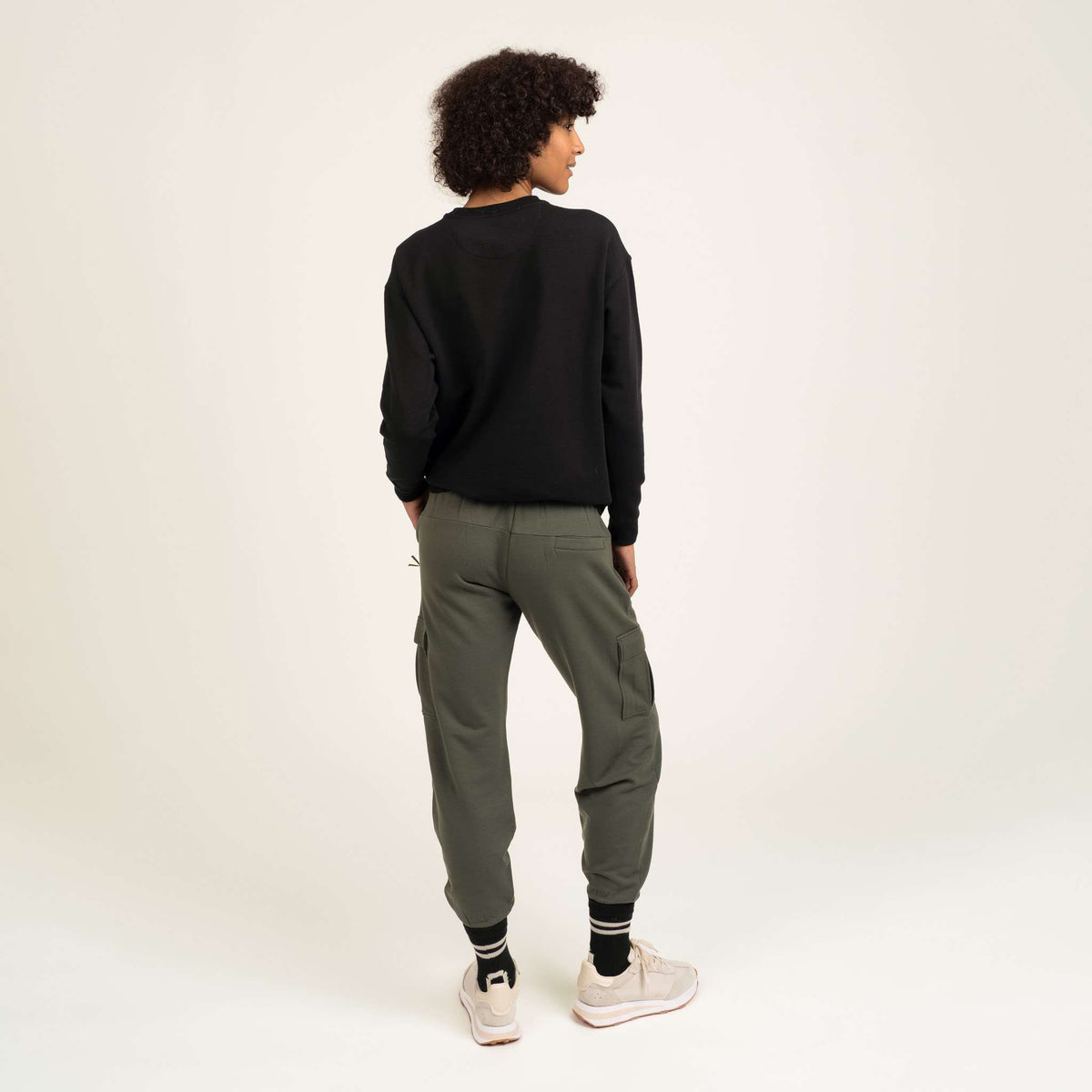 North Outdoor Maglia in pile di merino All day 250 da donna Fanny nel colore Nero, senza mulesing Lana merino. Progettata in Finlandia. - La modella è alta 180 cm e indossa la taglia S