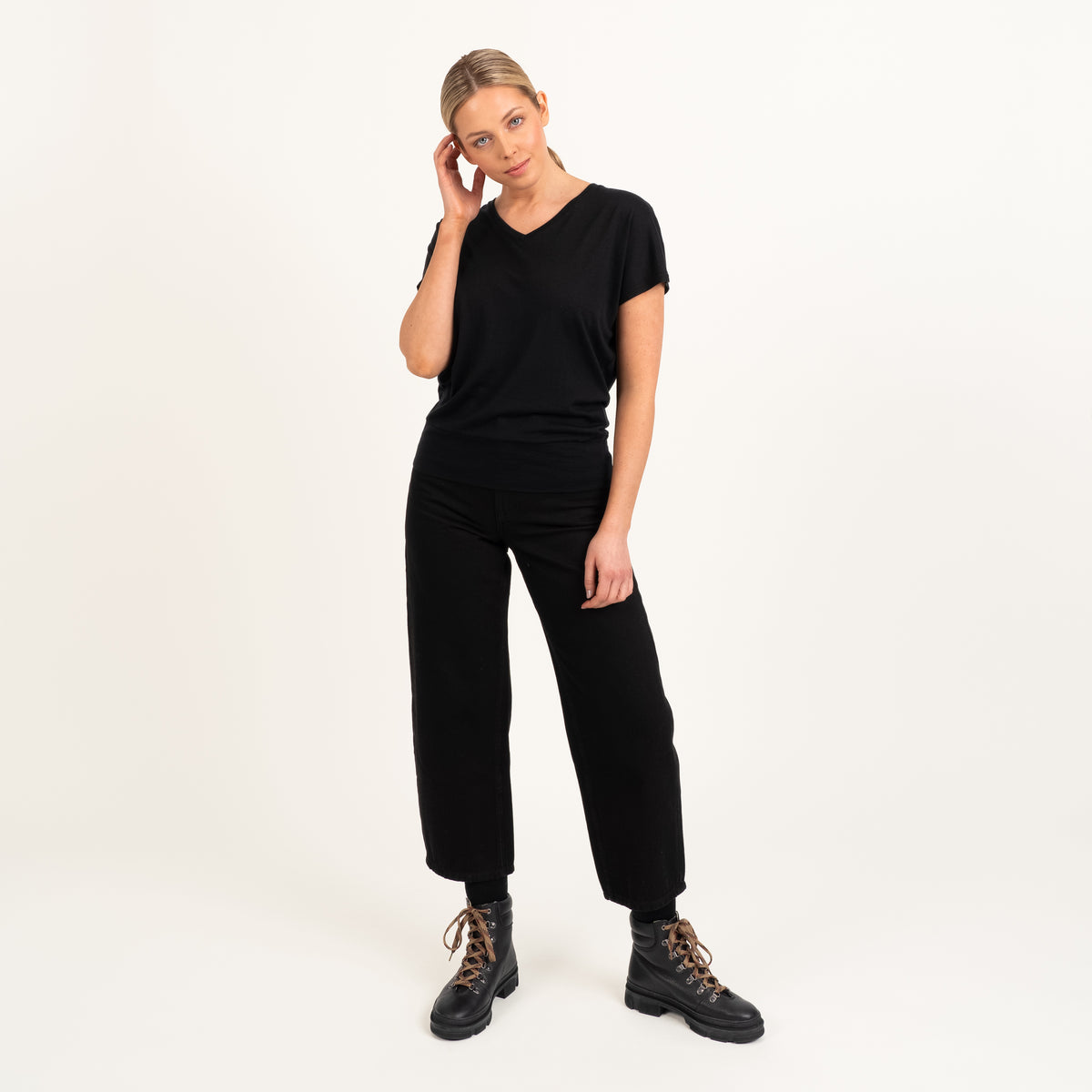 North Outdoor Eva merino t-shirt W in color Black, mulesing-free merino wool. Designed in Finland. - The model is 176 cm tall and wears size S