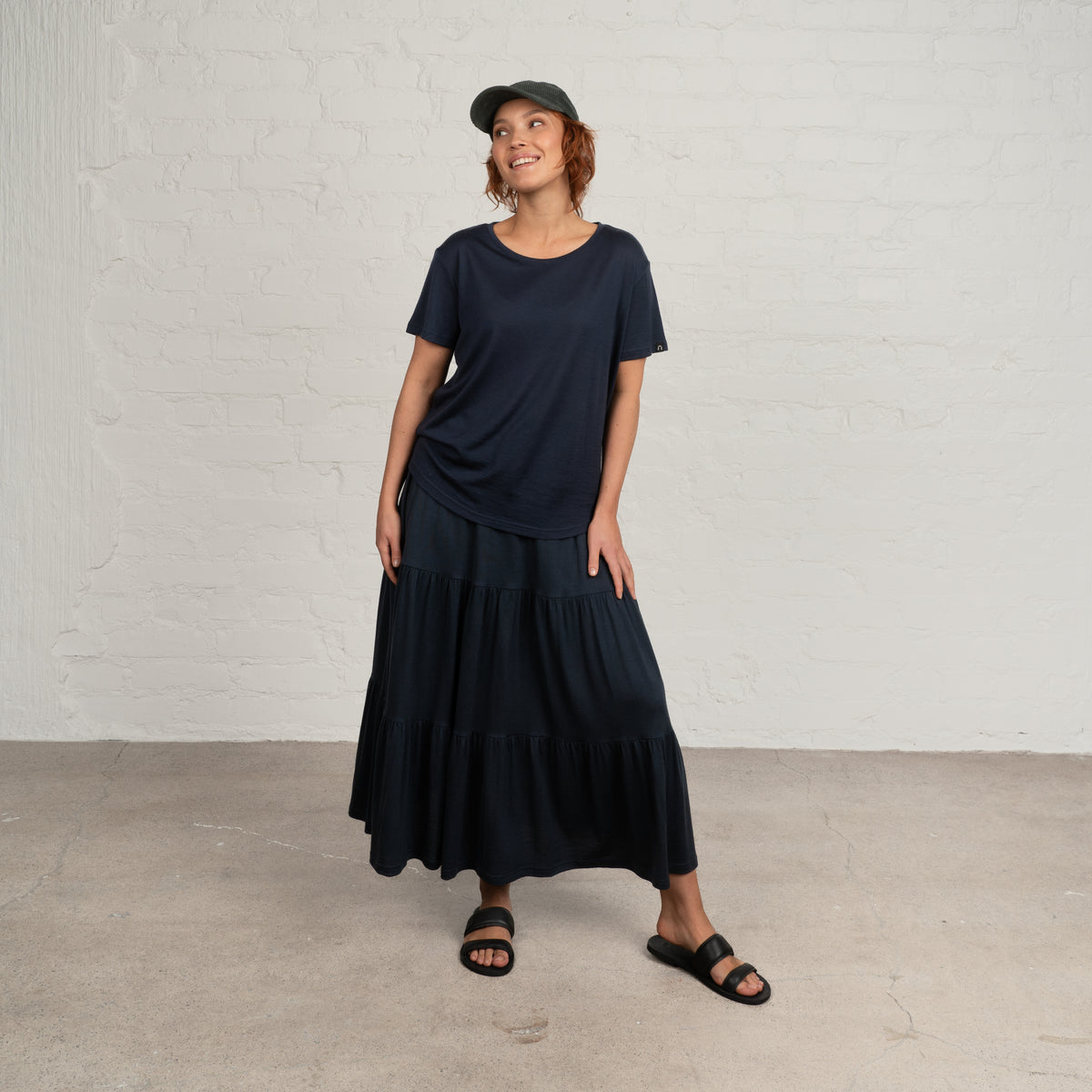 North Outdoor Maglietta in merino Lilia W nel colore blu indaco, mulesing-free Lana merino. Progettata in Finlandia. - The model is 173 cm and wears size S