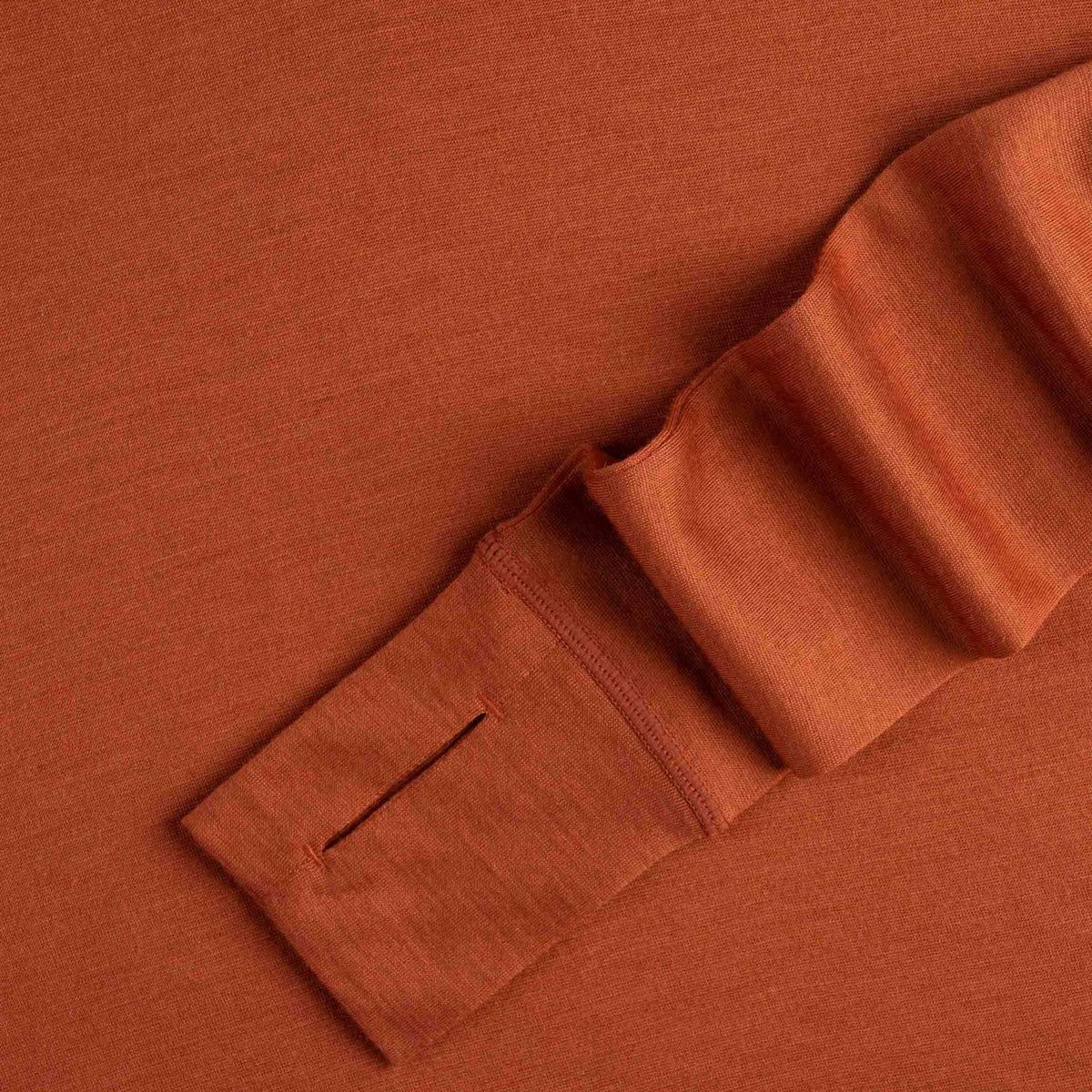 North Outdoor Celodenní 150 Dámské zkrácené merino tričko s dlouhým rukávem Liz v barvě pálená umbra, bez mulesingu merino vlna. Navrženo ve Finsku. - 