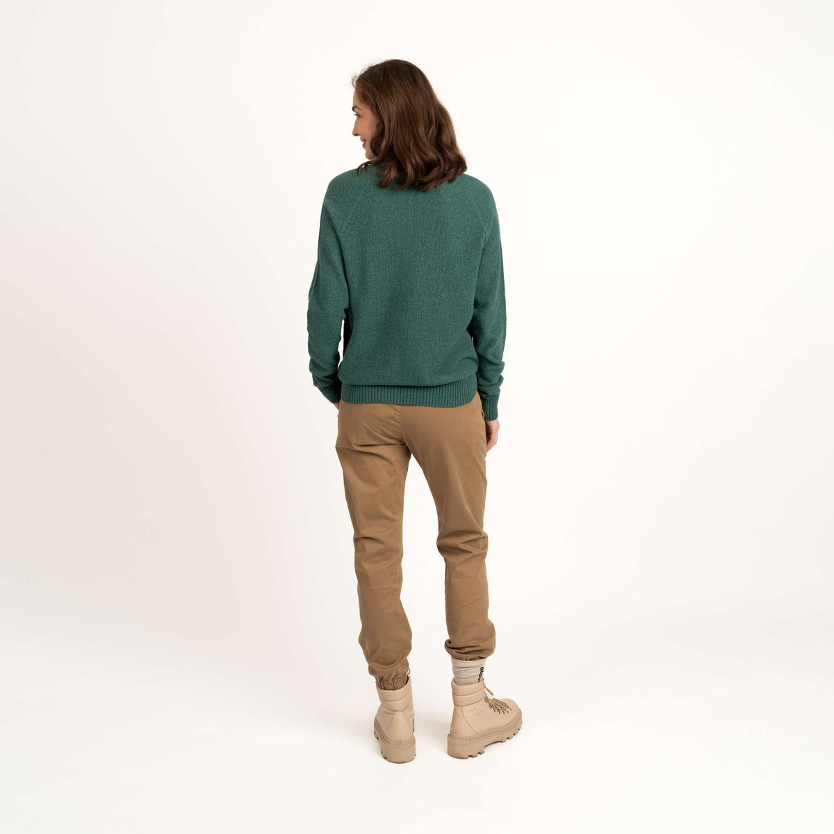 North Outdoor Svetr Kuohu Dámské z merino pleteniny v barvě pistácie, bez mulesingu merino vlna. Vyrobeno ve Finsku. - Modelka měří 175 cm a má velikost S