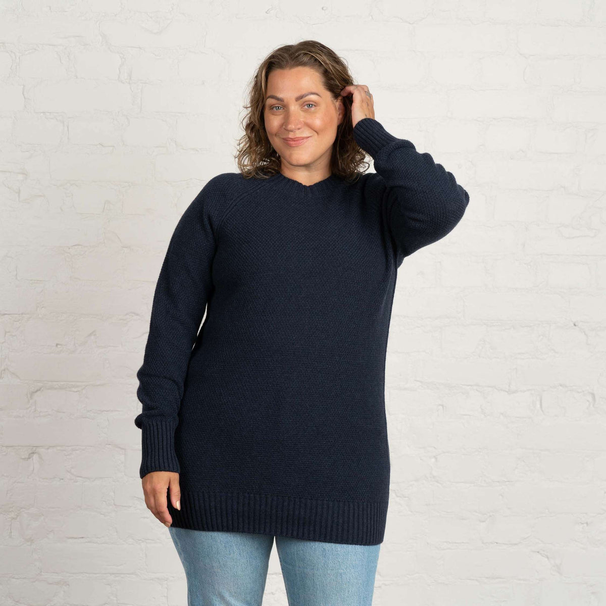 North Outdoor Merino svetr Pihla Dámské v barvě indigově modrá, bez mulesingu merino vlna. Vyrobeno ve Finsku. - Modelka je vysoká 178 cm a má velikost 2XL