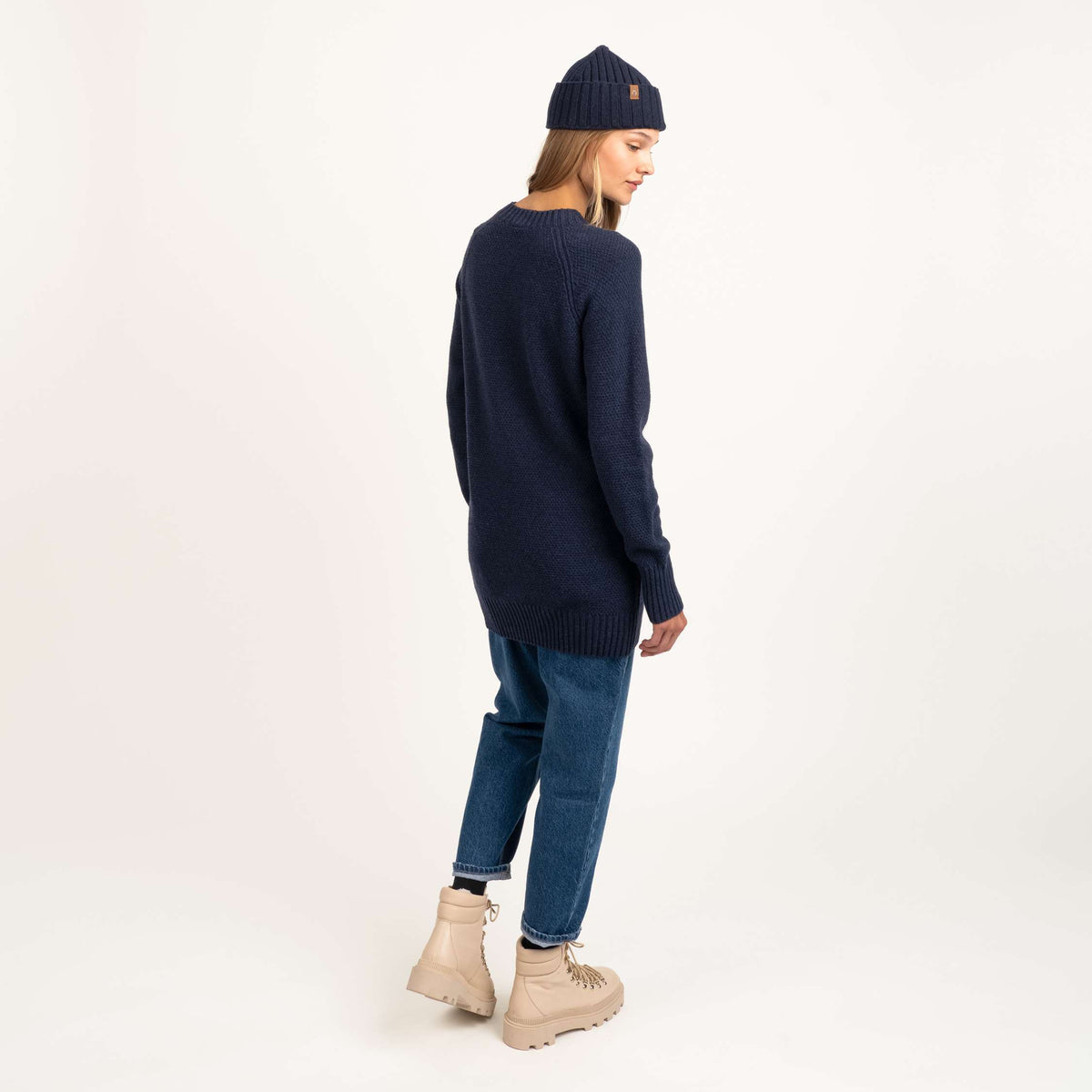 North Outdoor Merino svetr Pihla Dámské v barvě indigově modrá, bez mulesingu merino vlna. Vyrobeno ve Finsku. - Modelka je vysoká 175 cm a má velikost S