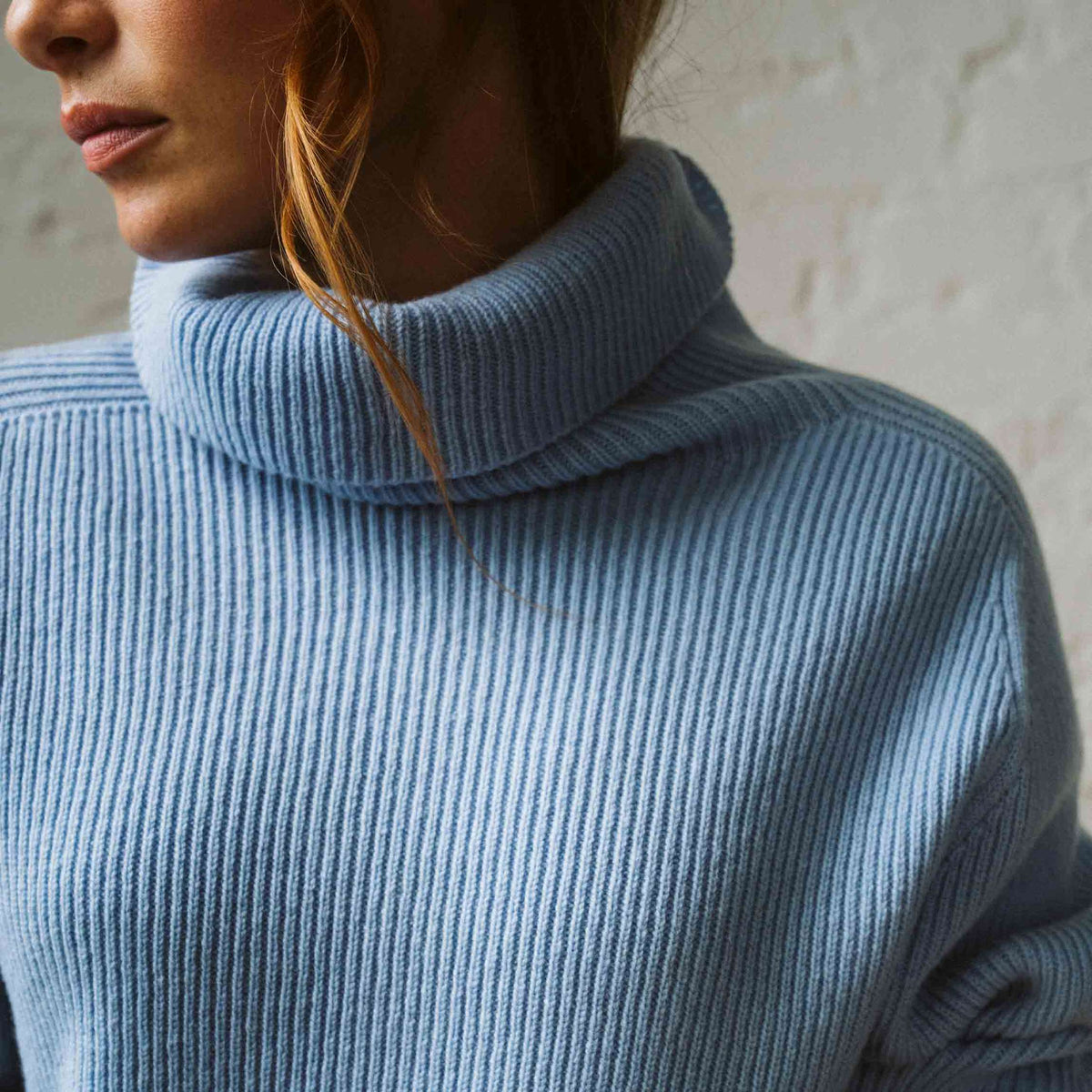 North Outdoor Maglione in lana merino Kieppi da donna nel colore azzurro chiaro, mulesing-free Lana merino. Prodotto in Finlandia. - La modella è alta 173 cm e indossa la taglia M
