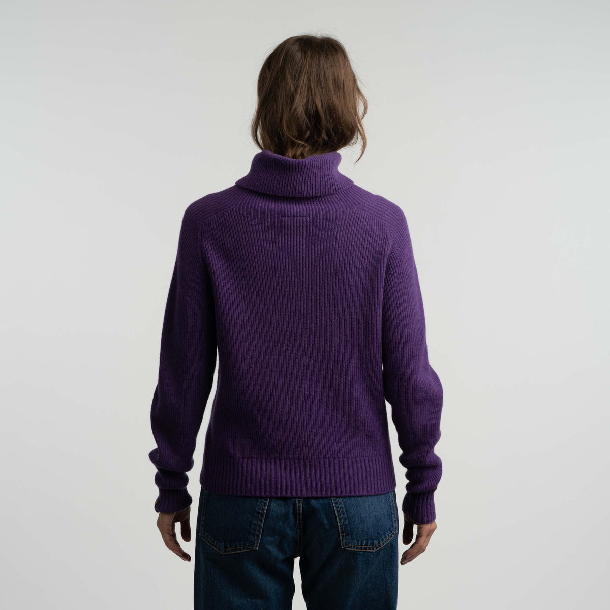 North Outdoor Maglione in lana merino Kieppi da donna nel colore lilla tenue, mulesing-free Lana merino. Prodotto in Finlandia. - Il modello è alto 175 cm e indossa la taglia M
