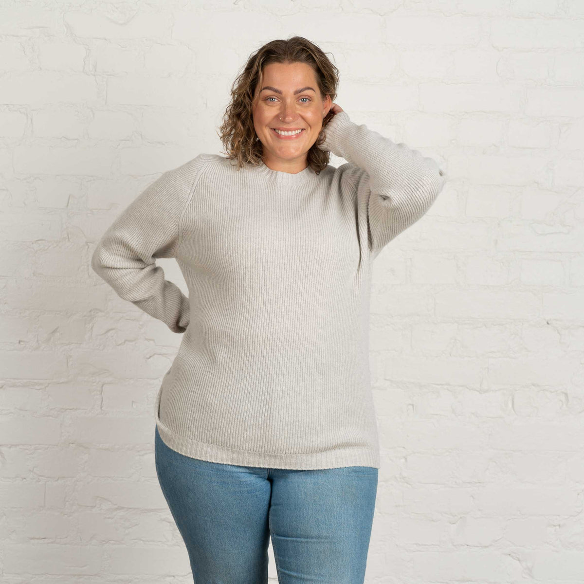 North Outdoor Maglione in lana merino Kinos da donna nel colore mesimarja, senza mulesing Lana merino. Progettato in Finlandia. - La modella è alta 178 cm e indossa la taglia XL