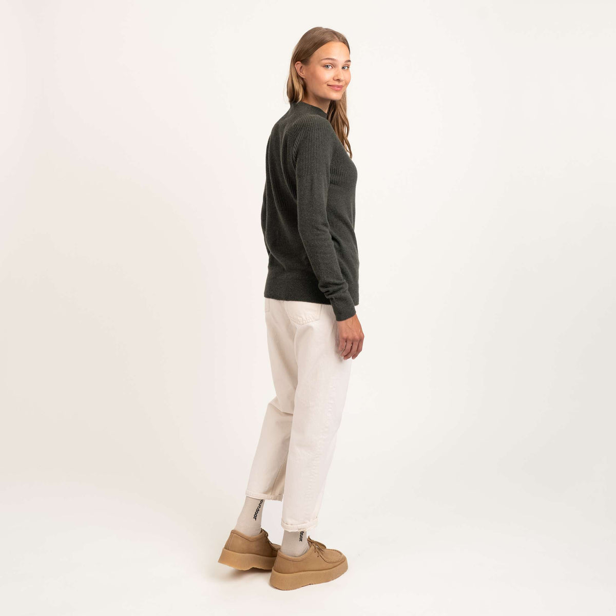 North Outdoor Aurora Women's merino knit sweater in nettle, mulesing-free merino wool. Made in Finland. - The model is 175 cm tall and wears size S