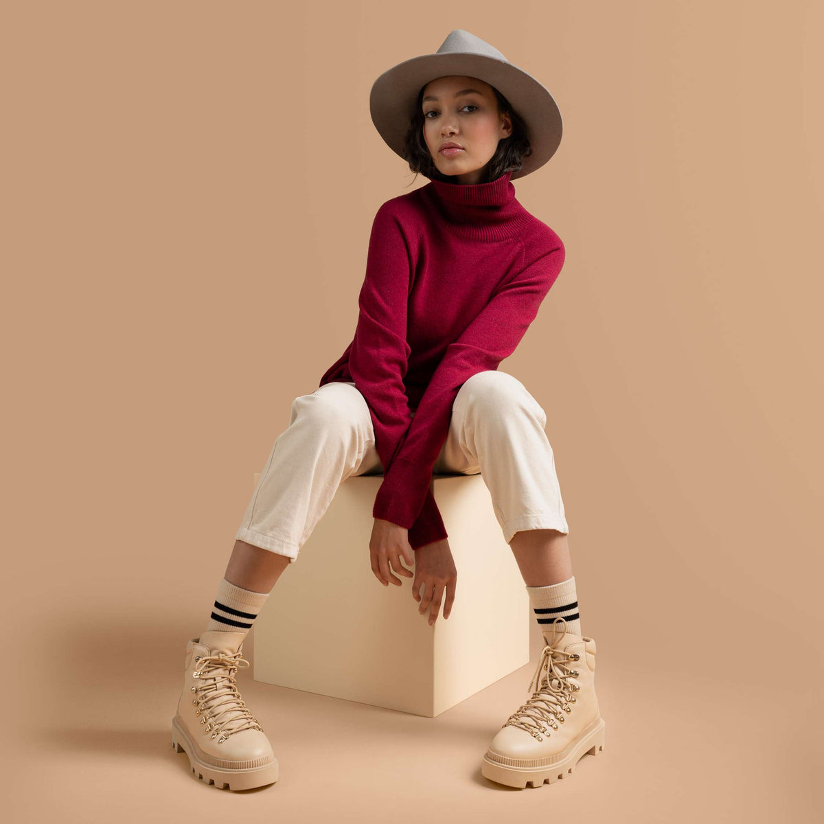 North Outdoor Tunturi women's merino knit sweater in arctic bramble mulesing-free merino wool. Made in Finland. - Model is 180 cm and wears size S