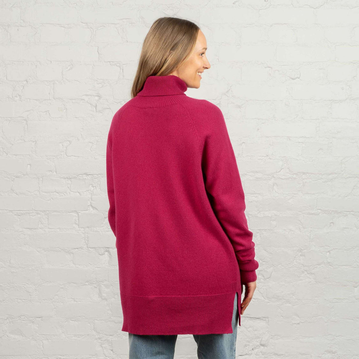 North Outdoor Maglione in maglia di merino Tunturi da donna nel colore sorbetto, mulesing-free Lana merino. Prodotto in Finlandia. - La modella è alta 174 cm e indossa la taglia M