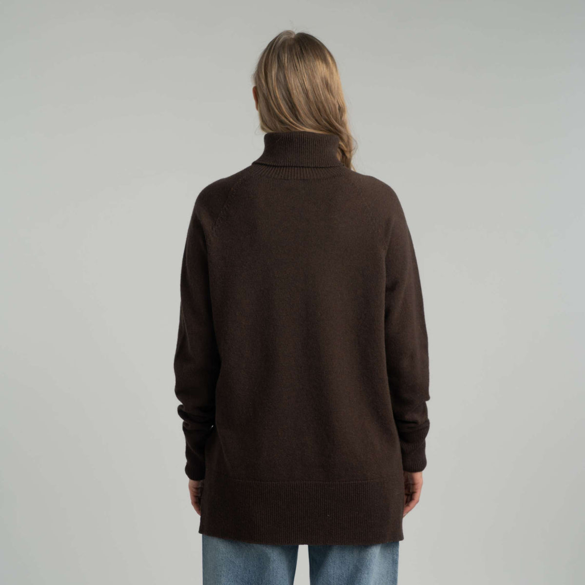North Outdoor Tunturi women's merino wool sweater in coffee, mulesing-free merino wool. Made in Finland. - Model is 174 cm and wears size M