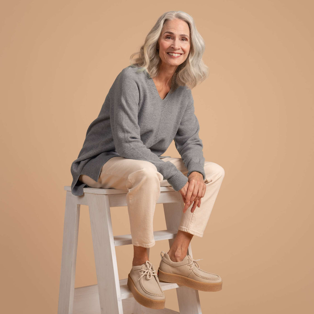North Outdoor Hiutale Women's merino knit sweater in light grey, mulesing-free merino wool. Made in Finland. - The model is 166 cm tall and wears size S