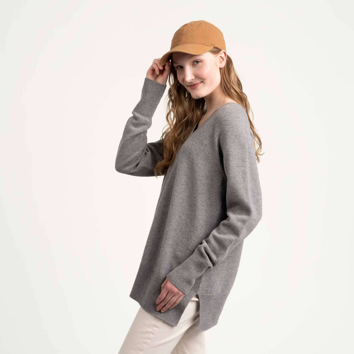 North Outdoor Hiutale Women's merino knit sweater in light grey, mulesing-free merino wool. Made in Finland. - The model is 178 cm tall and wears size S