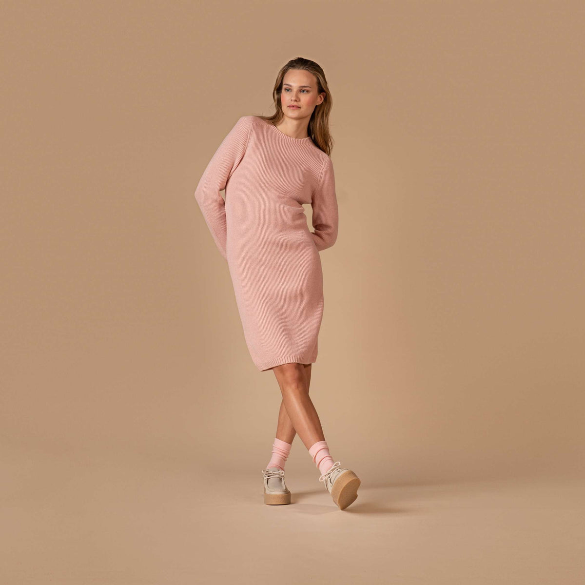 North Outdoor Abito in merino Kanerva da donna nel colore rosa cipria, mulesing-free Lana merino. Prodotto in Finlandia. - La modella è alta 175 cm e indossa la taglia S