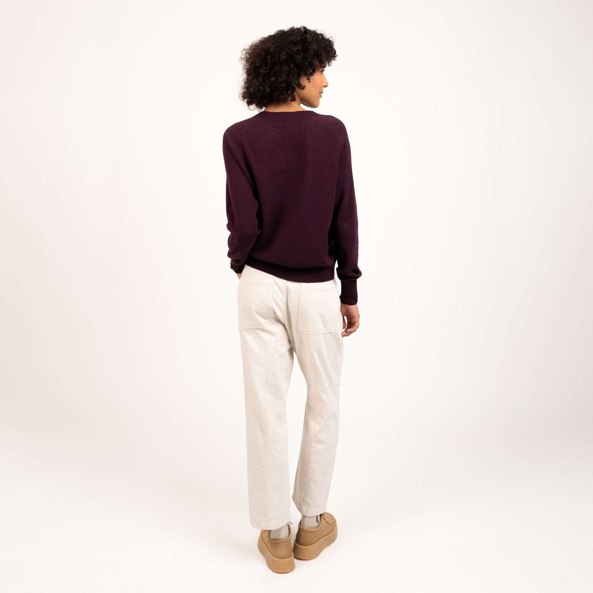 North Outdoor Kide Women's merino knit sweater in blackcurrant, mulesing-free merino wool. Made in Finland. - The model is 180 cm tall and wears size S