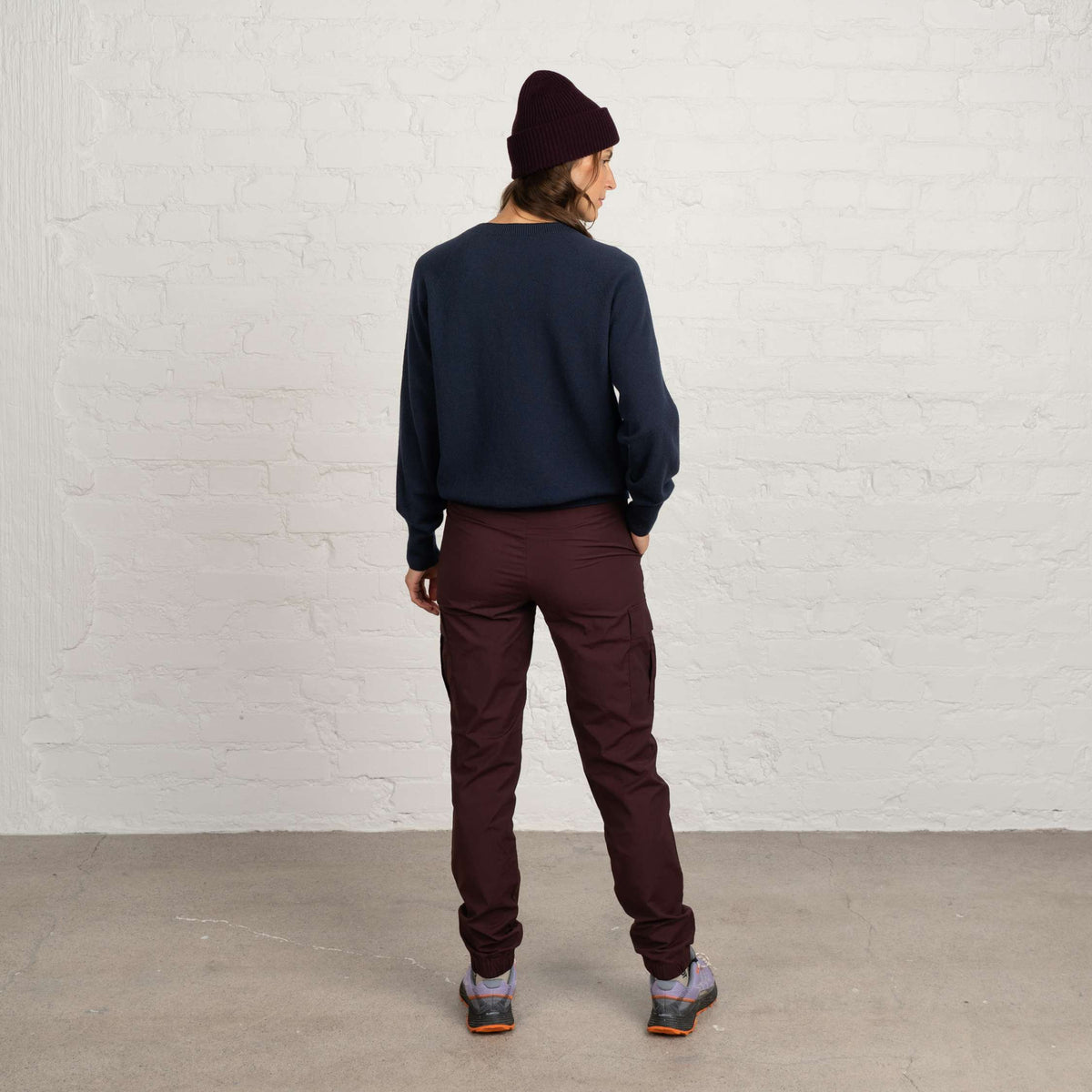 North Outdoor Maglione in maglia di merino Kide da donna nel colore blu nero, senza mulesing Lana merino. Prodotto in Finlandia. - Il modello è alto 175 cm e indossa la taglia M