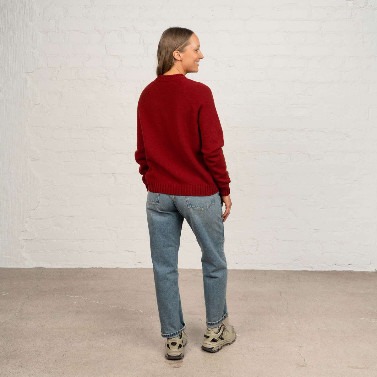 North Outdoor Maglione in lana merino Viima da donna nel colore chili, senza mulesing Lana merino. Prodotto in Finlandia. - La modella è alta 174 cm e indossa la taglia M