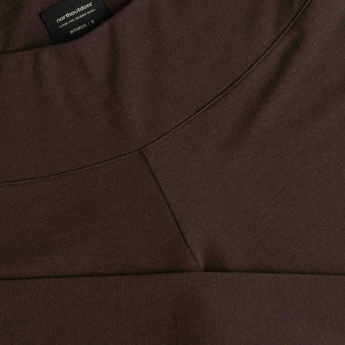 North Outdoor Aya naisten flared merinoleggingsit värissä suklaa, mulesing-vapaa merinovilla. Suunniteltu Suomessa. - 