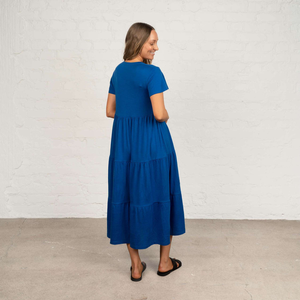 North Outdoor Abito in merino Lily W nel colore blu atlantico, senza mulesing Lana merino. Progettato in Finlandia. - La modella è alta 174 cm e indossa la taglia S