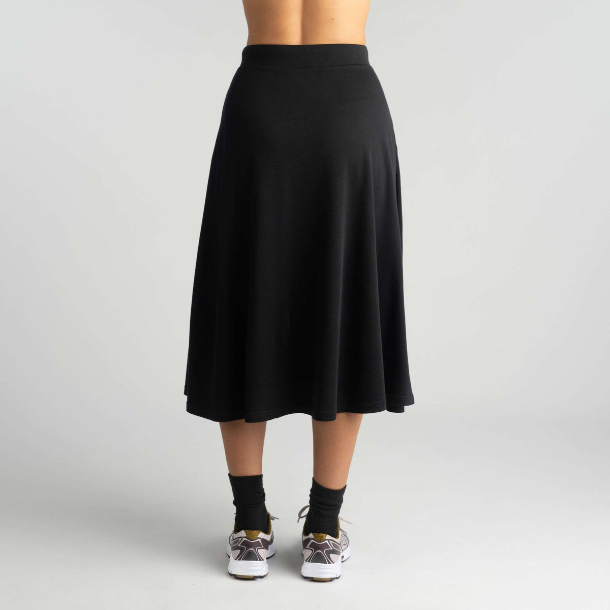 North Outdoor Nelli women's merino skirt in black mulesing-free merino wool. Designed in Finland. - Model is 174 cm and wears size S