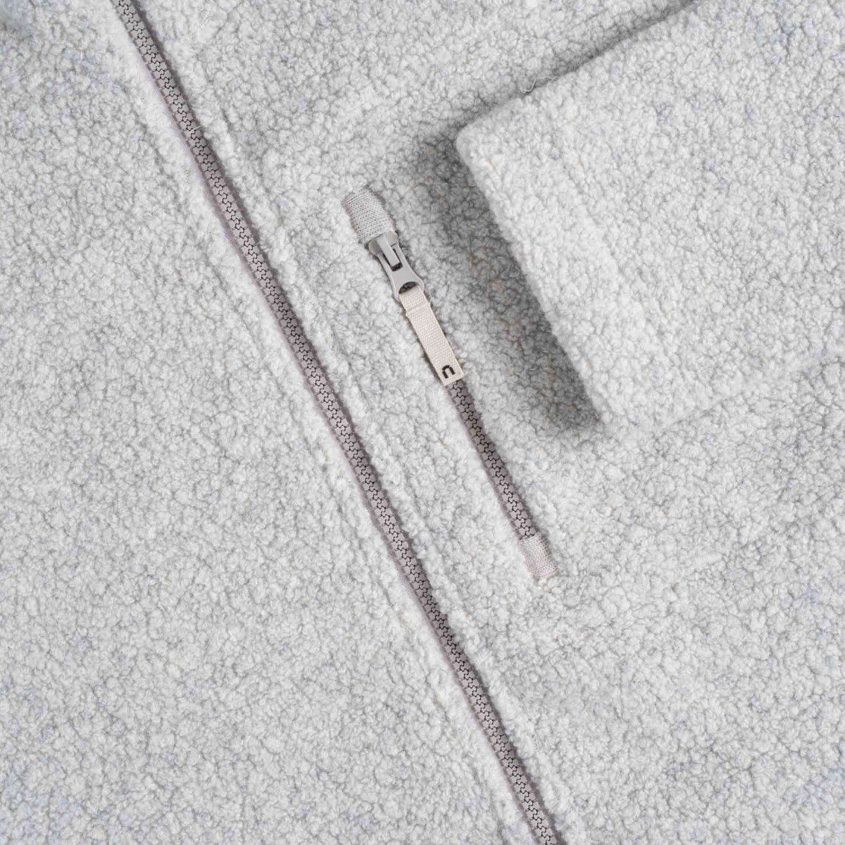 North Outdoor Giacca Zelda in pile di lana W nel colore grigio colombo. Progettata in Finlandia. -