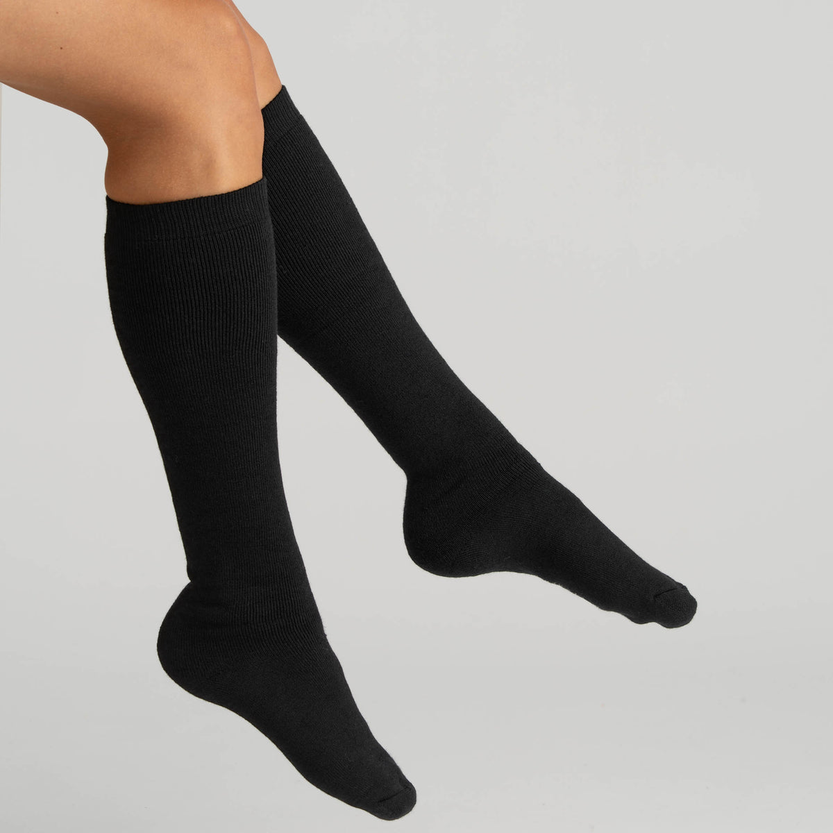 North Outdoor Arctic merinosukat HIGH värissä musta, mulesing-vapaa merinovilla. Suunniteltu Suomessa. - 