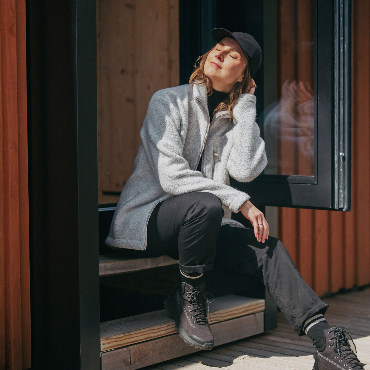 North Outdoor Giacca Zelda in pile di lana W nel colore grigio colombo. Progettata in Finlandia. -