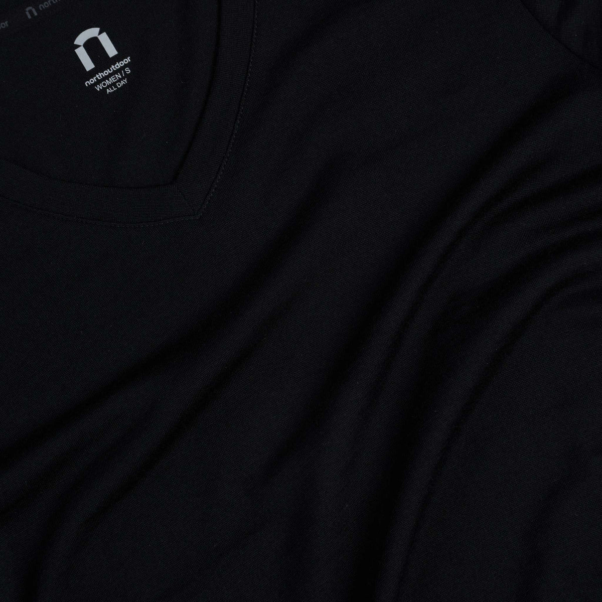 North Outdoor All day 150 figurnära merino-t-shirt för dam i svart mulesing-fri merinoull. Designad i Finland. - 